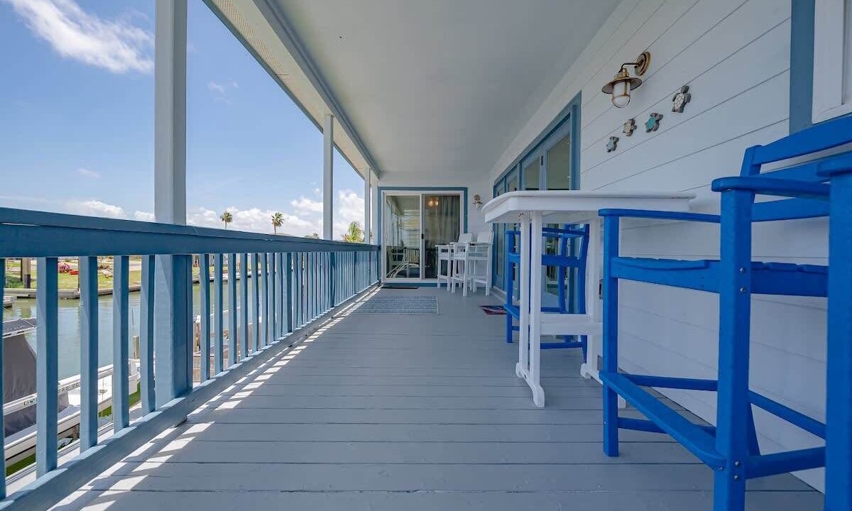 Photo of Outdoor in City-by-the Sea