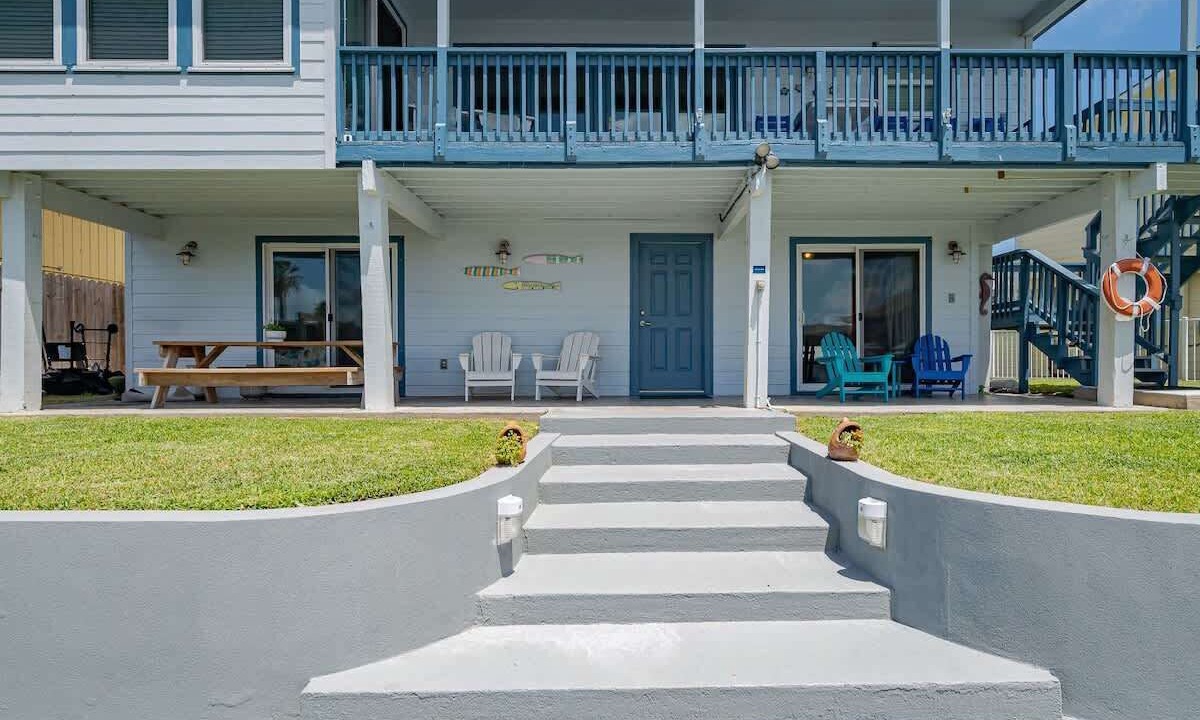 Photo of Outdoor in City-by-the Sea