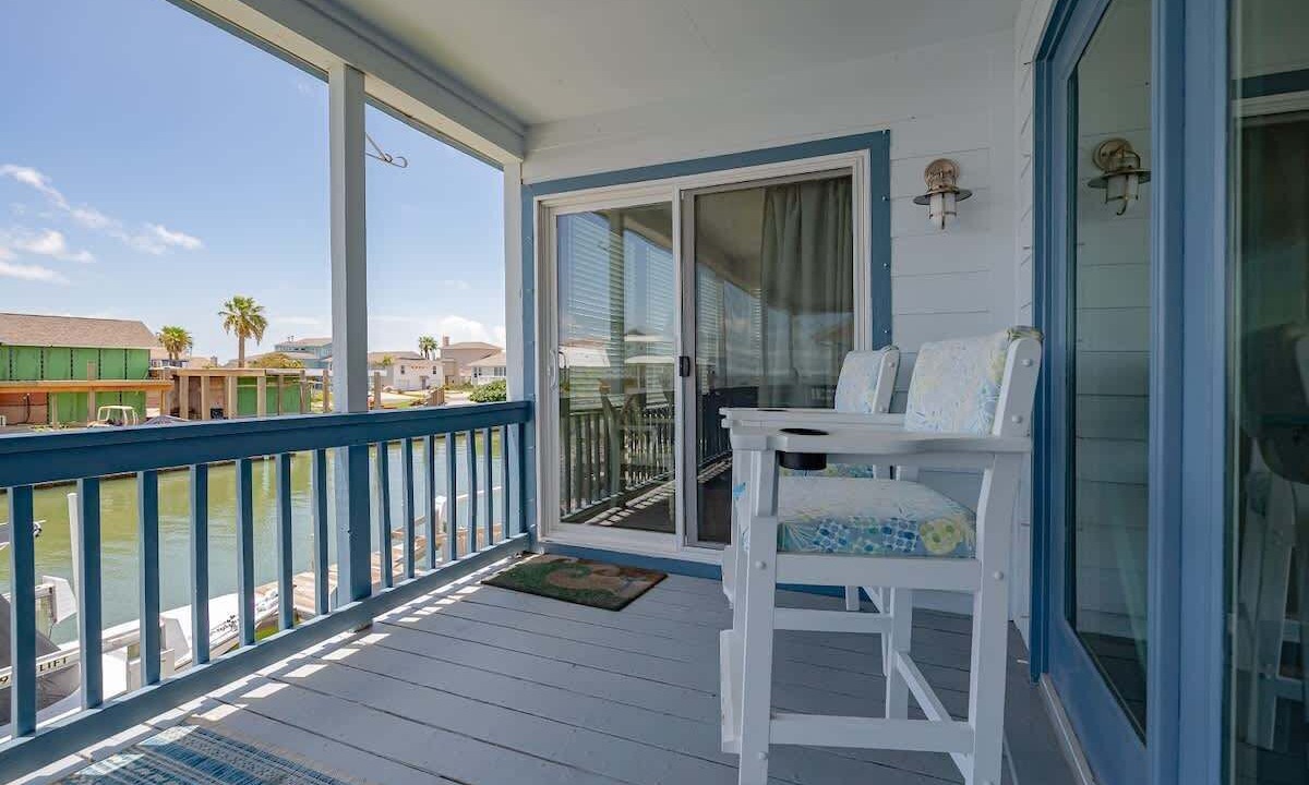 Photo of Outdoor in City-by-the Sea