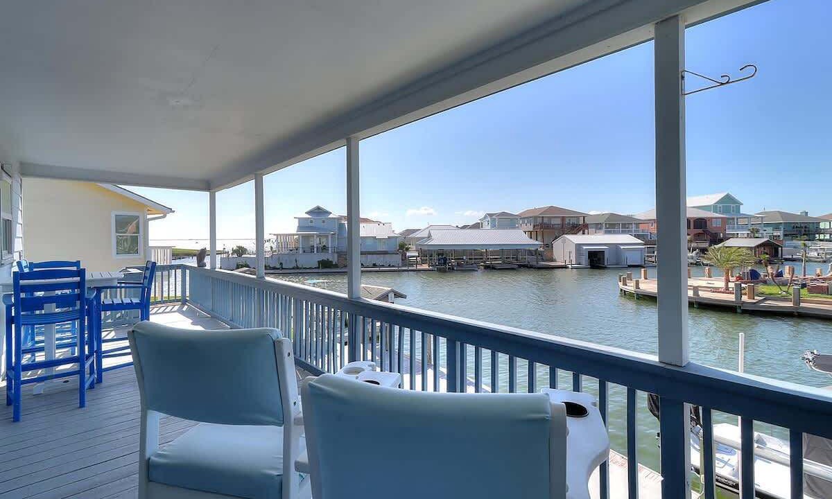 Photo of Patio Balcony in City-by-the Sea