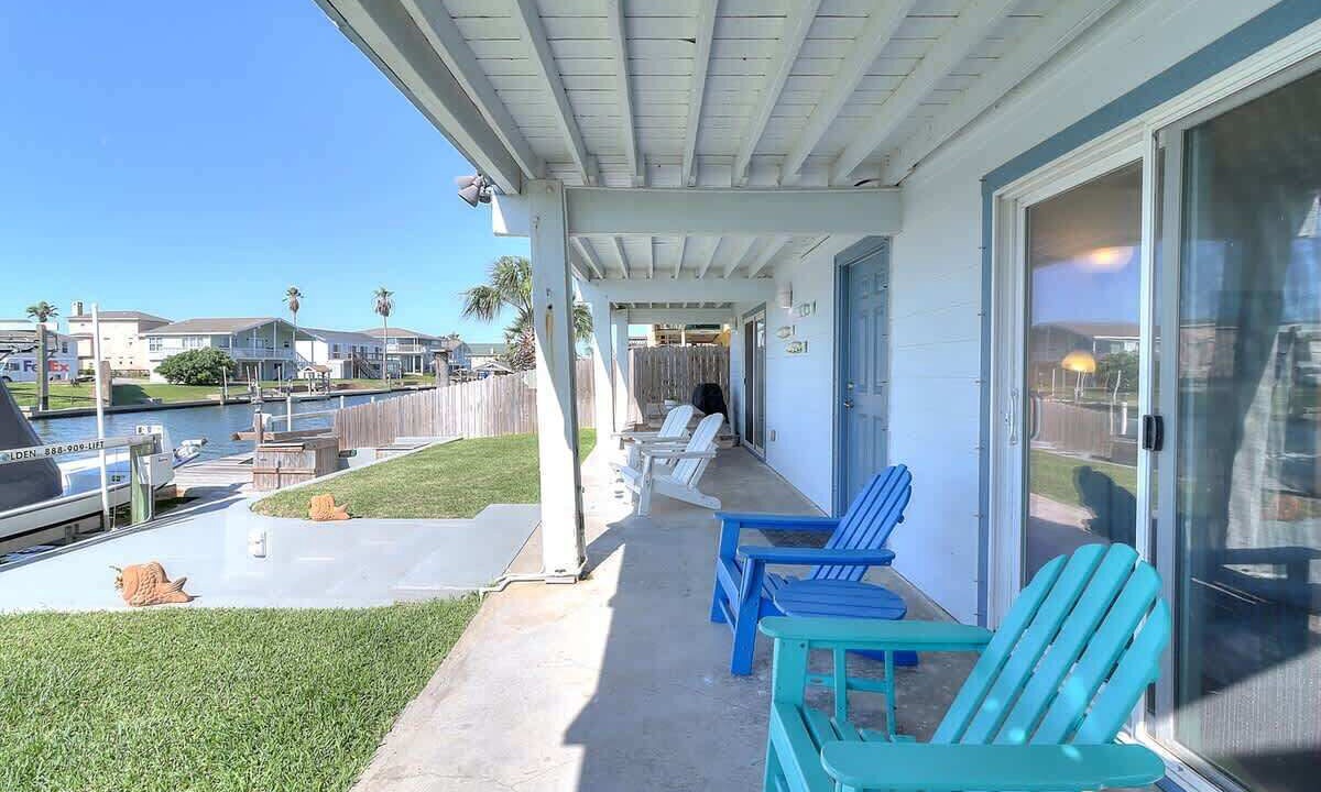 Photo of Outdoor in City-by-the Sea