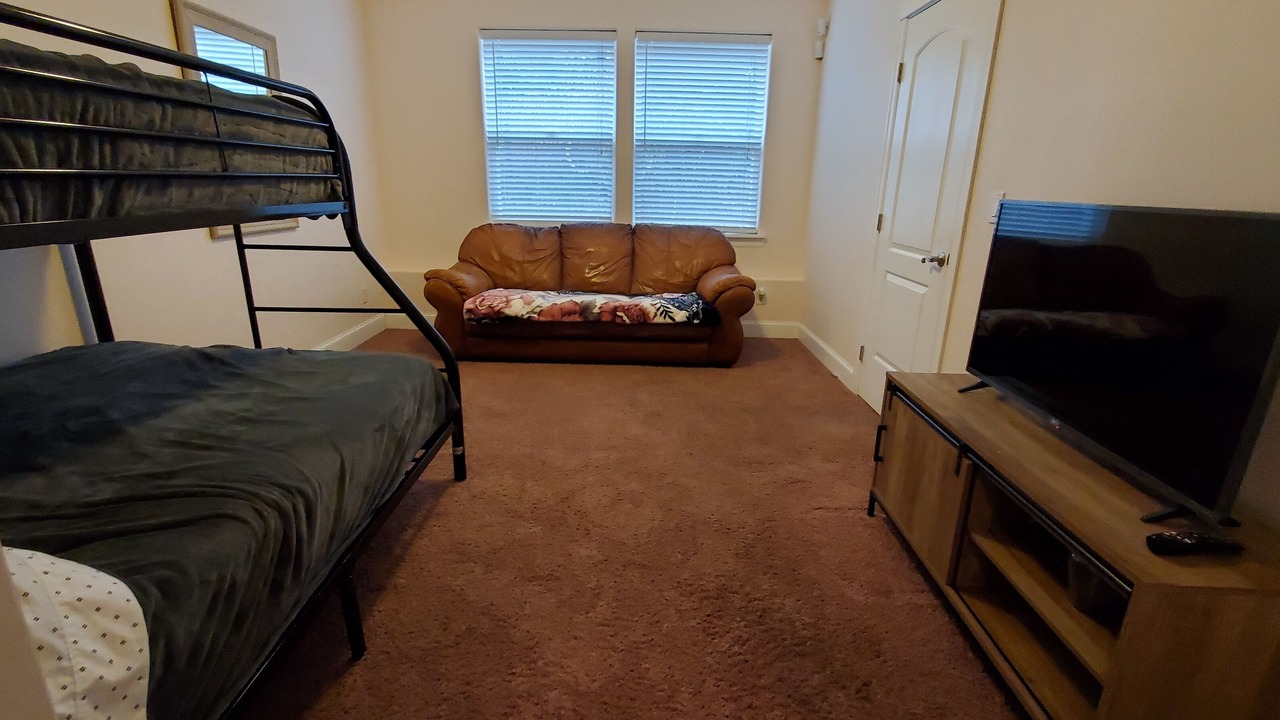 Photo of Bedroom in Powellhurst-Gilbert