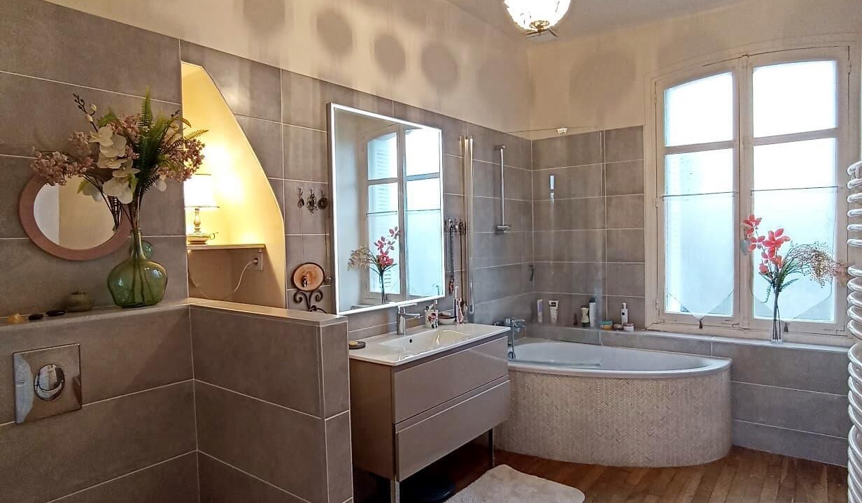 Photo of Bathroom in Saint-Cyr-sur-Loire