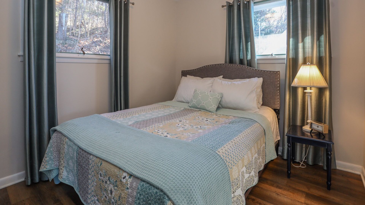 Photo of Bedroom in Hammondsport