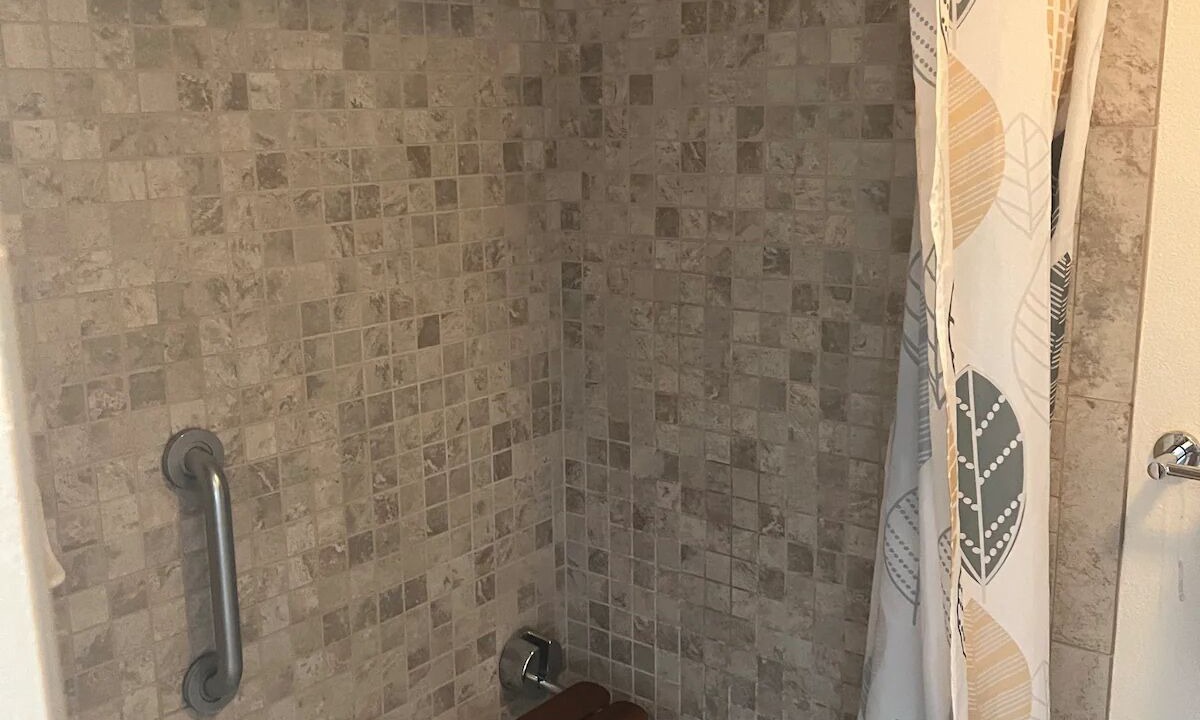 Photo of Bathroom in Hilo