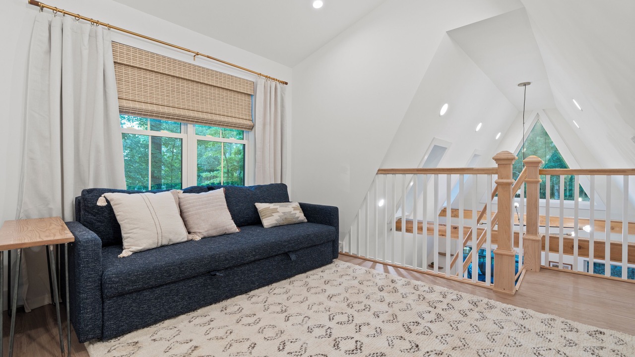 Photo of Livingroom in Manson