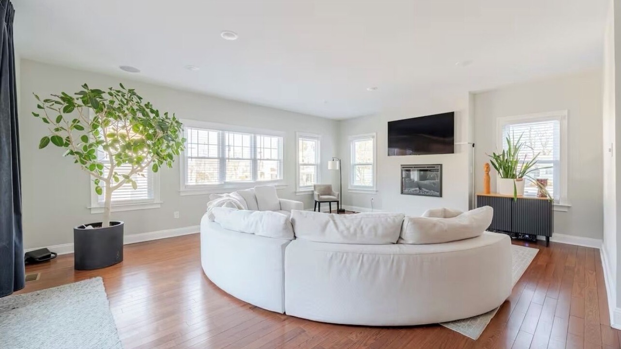 Photo of Livingroom in Orange