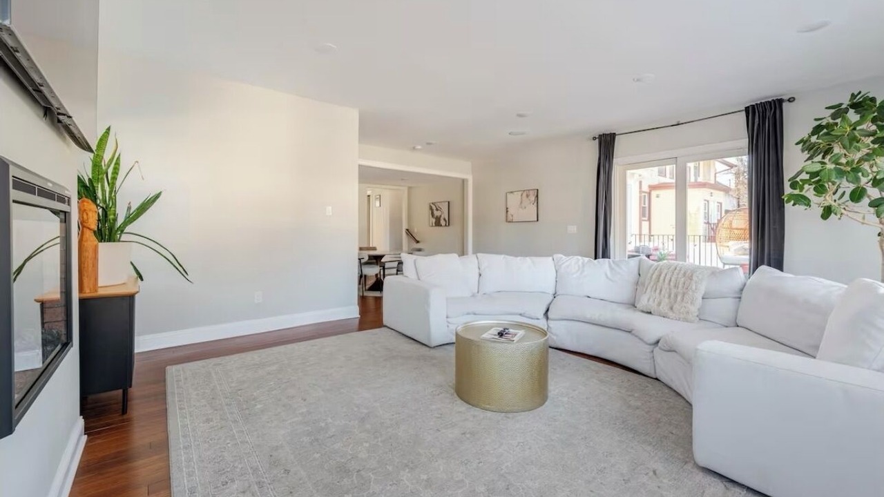 Photo of Livingroom in Orange