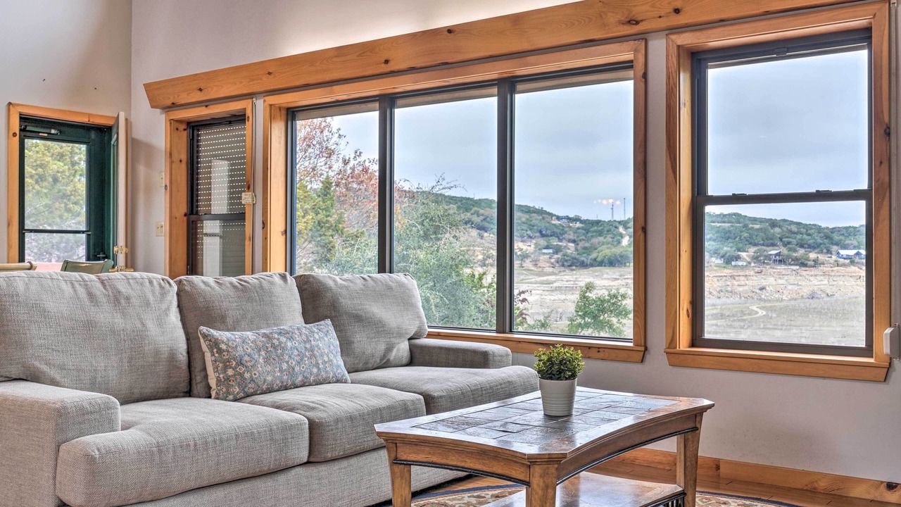 Photo of Livingroom in Lakehills