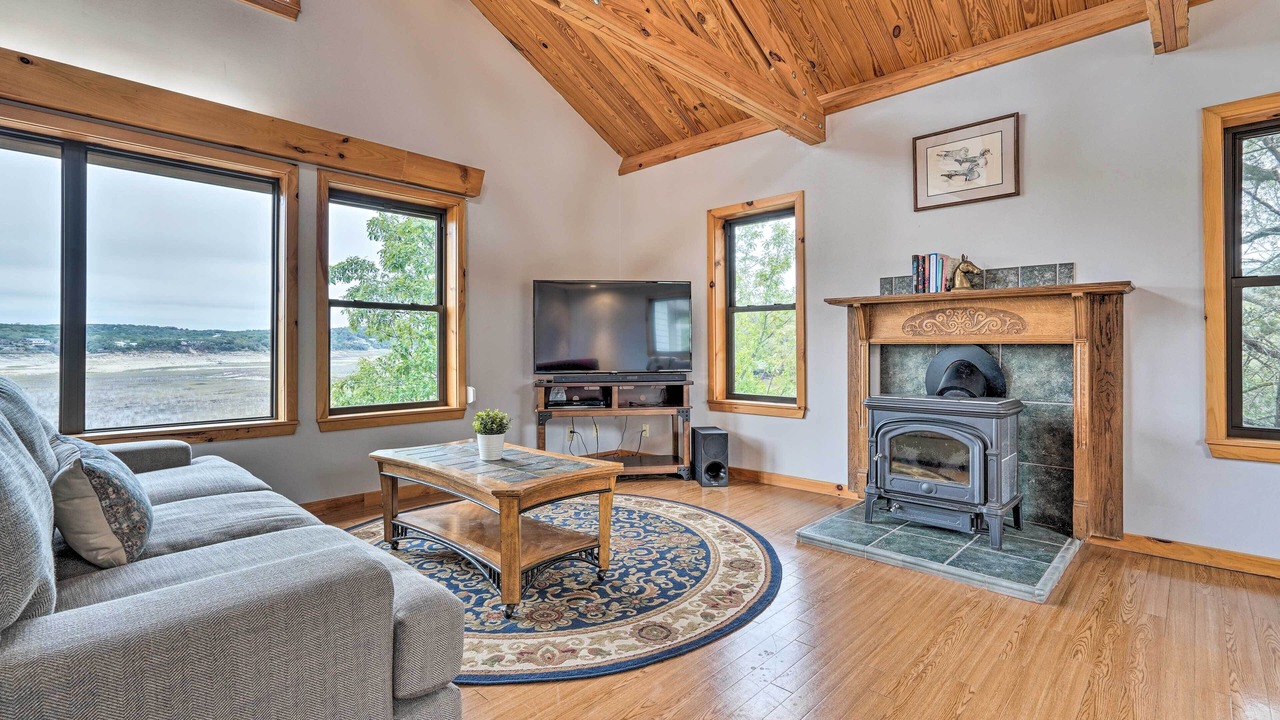 Photo of Bedroom in Lakehills