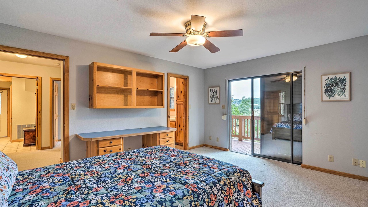 Photo of Bedroom in Lakehills