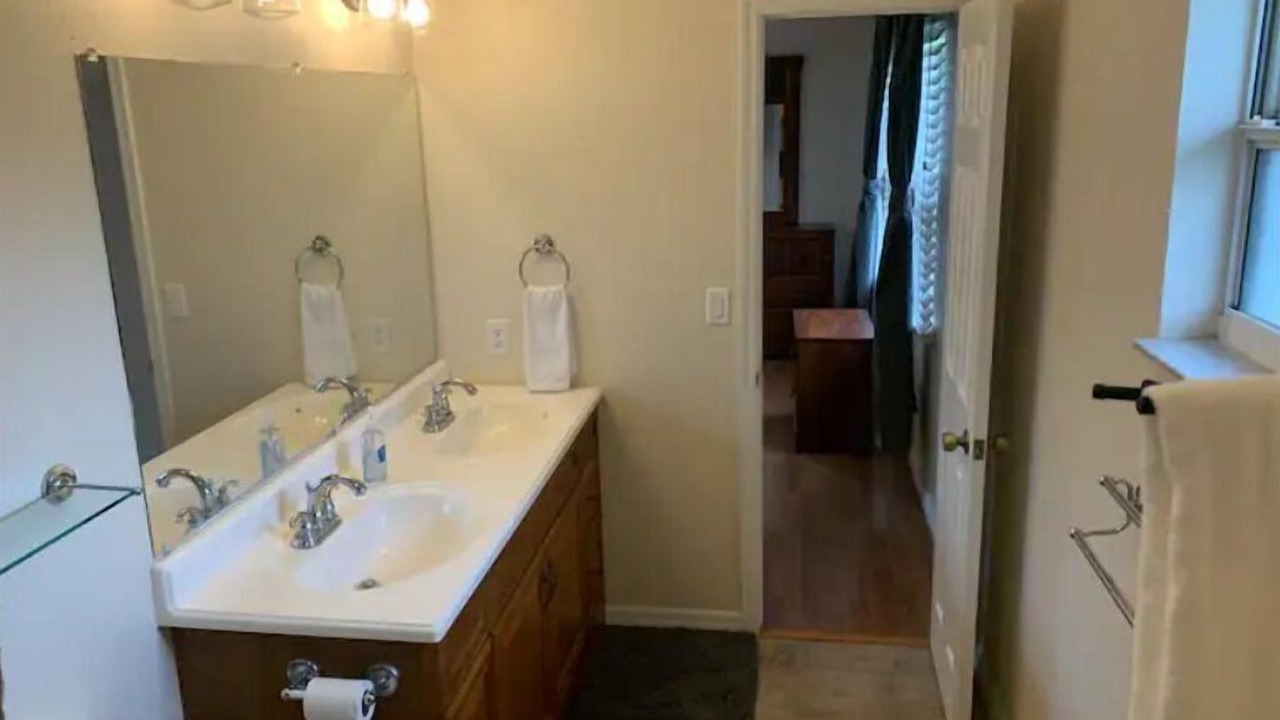 Photo of Bathroom in Auburndale