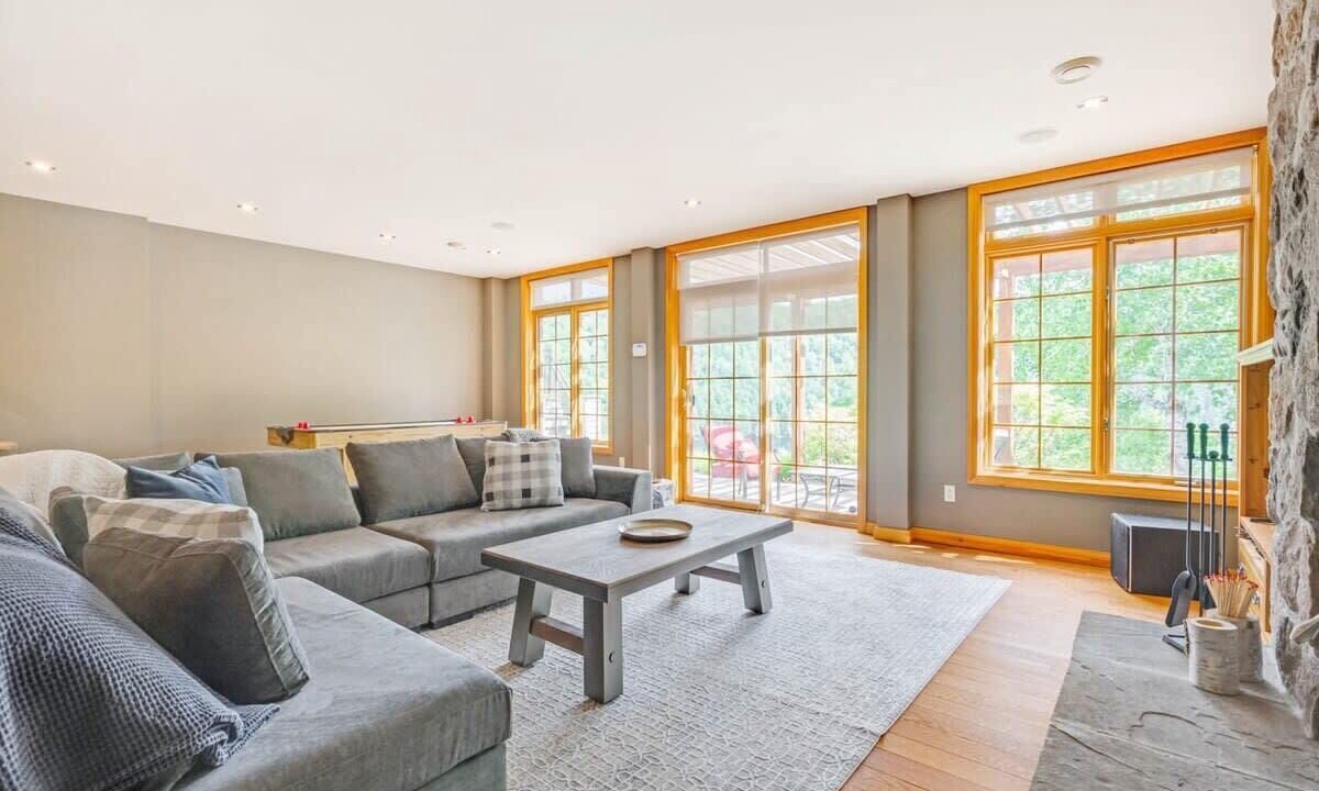 Photo of Livingroom in Val-des-Monts