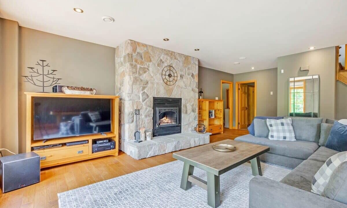Photo of Livingroom in Val-des-Monts