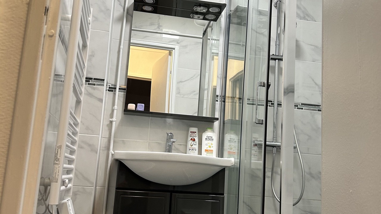 Photo of Bathroom in Arcueil