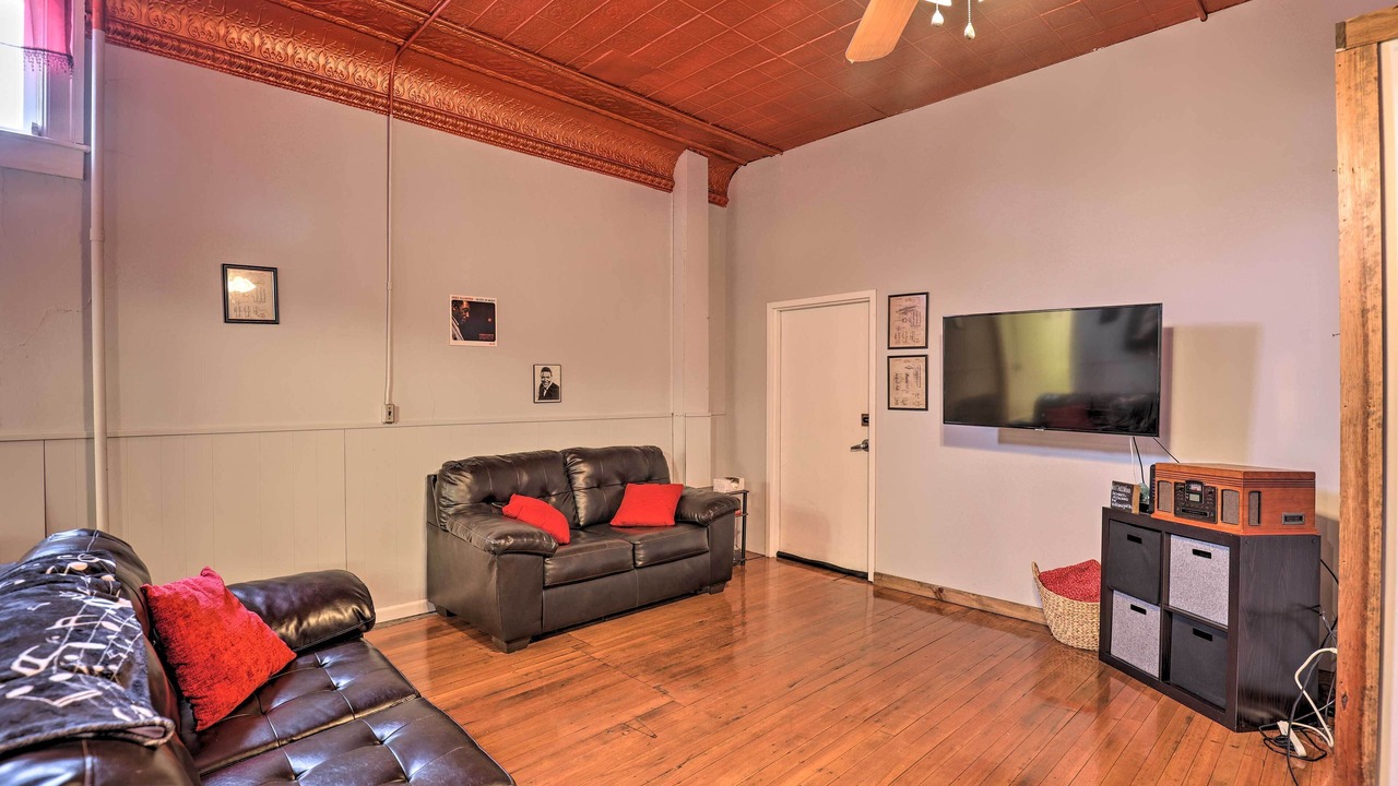 Photo of Livingroom in Oaks Corners