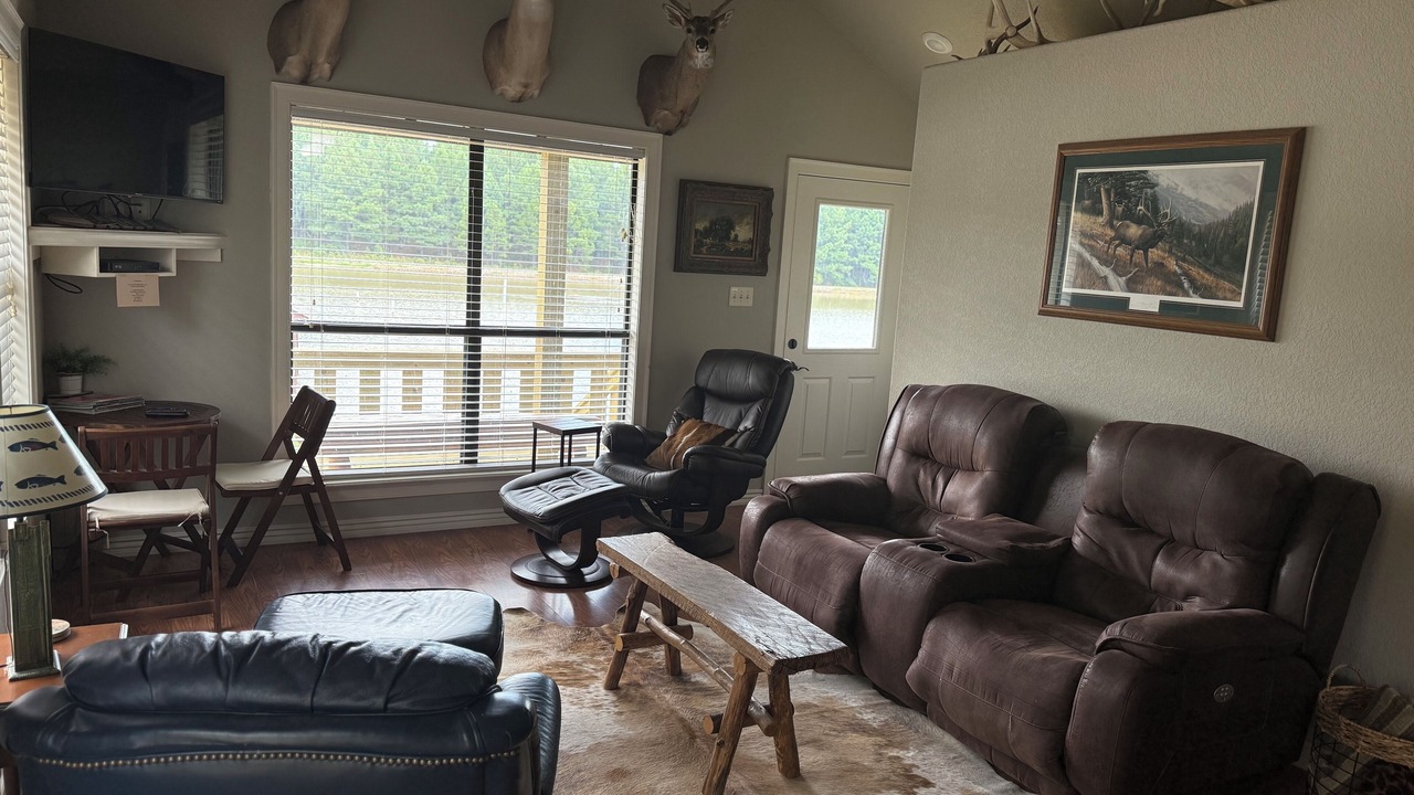 Photo of Livingroom in Bates