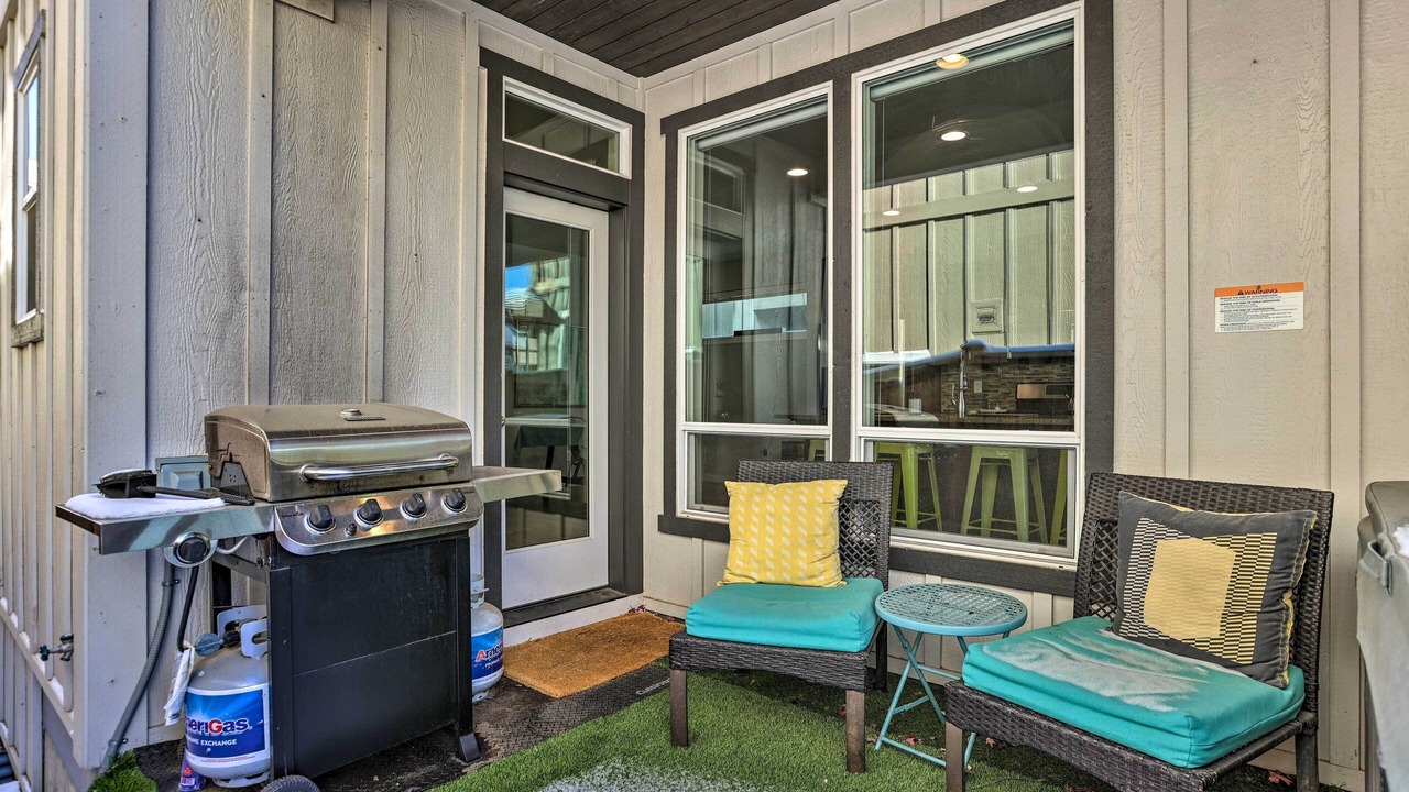 Photo of Patio Balcony in Old Farm District