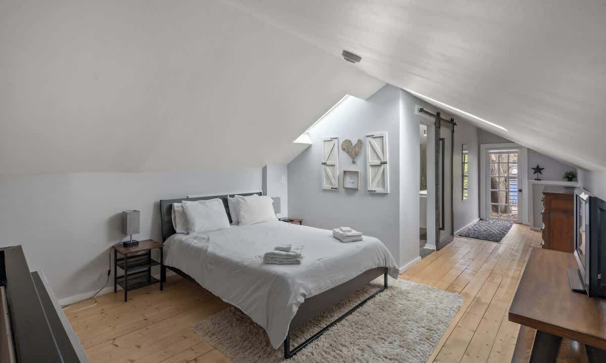 Photo of Bedroom in Plaza Midwood