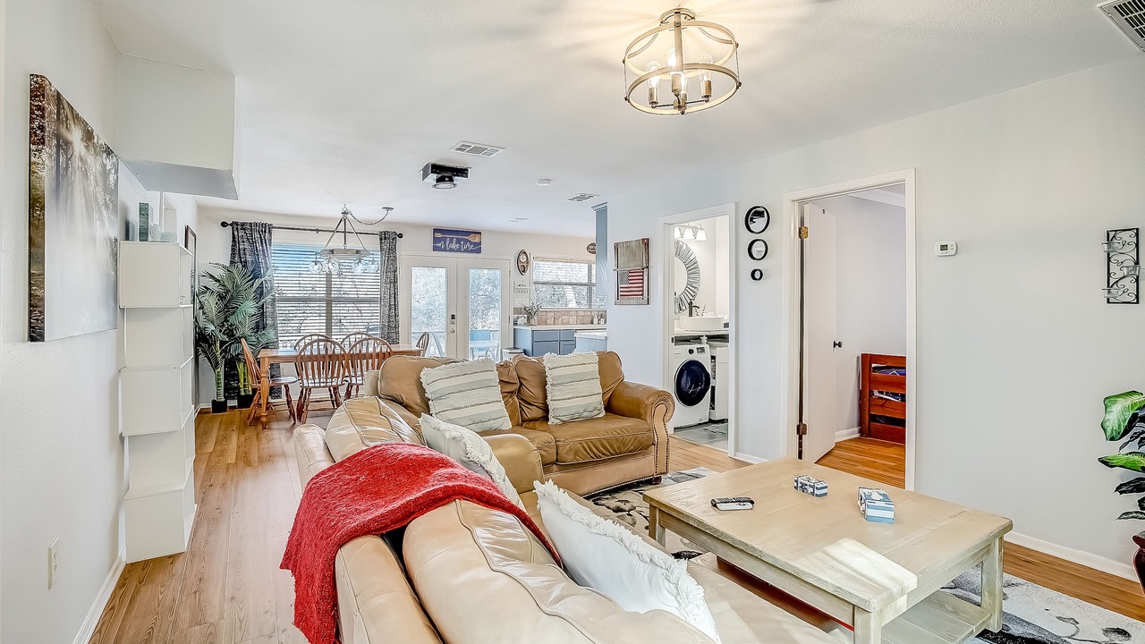 Photo of Livingroom in Pedernales Bend
