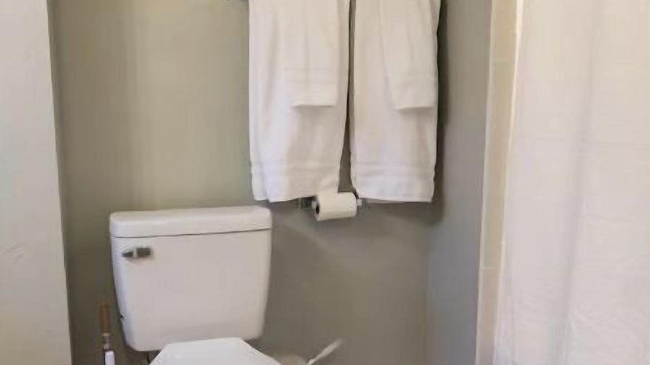 Photo of Bathroom in Sandy