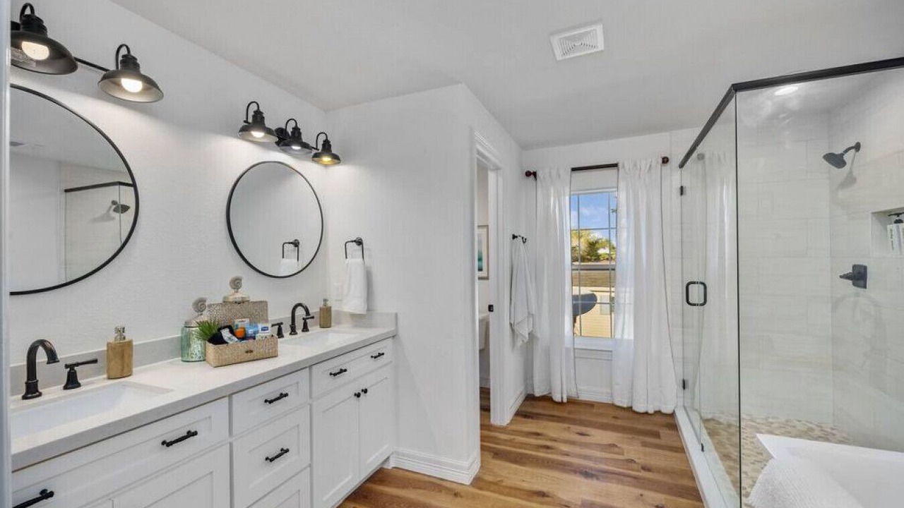 Photo of Bathroom in El Lago