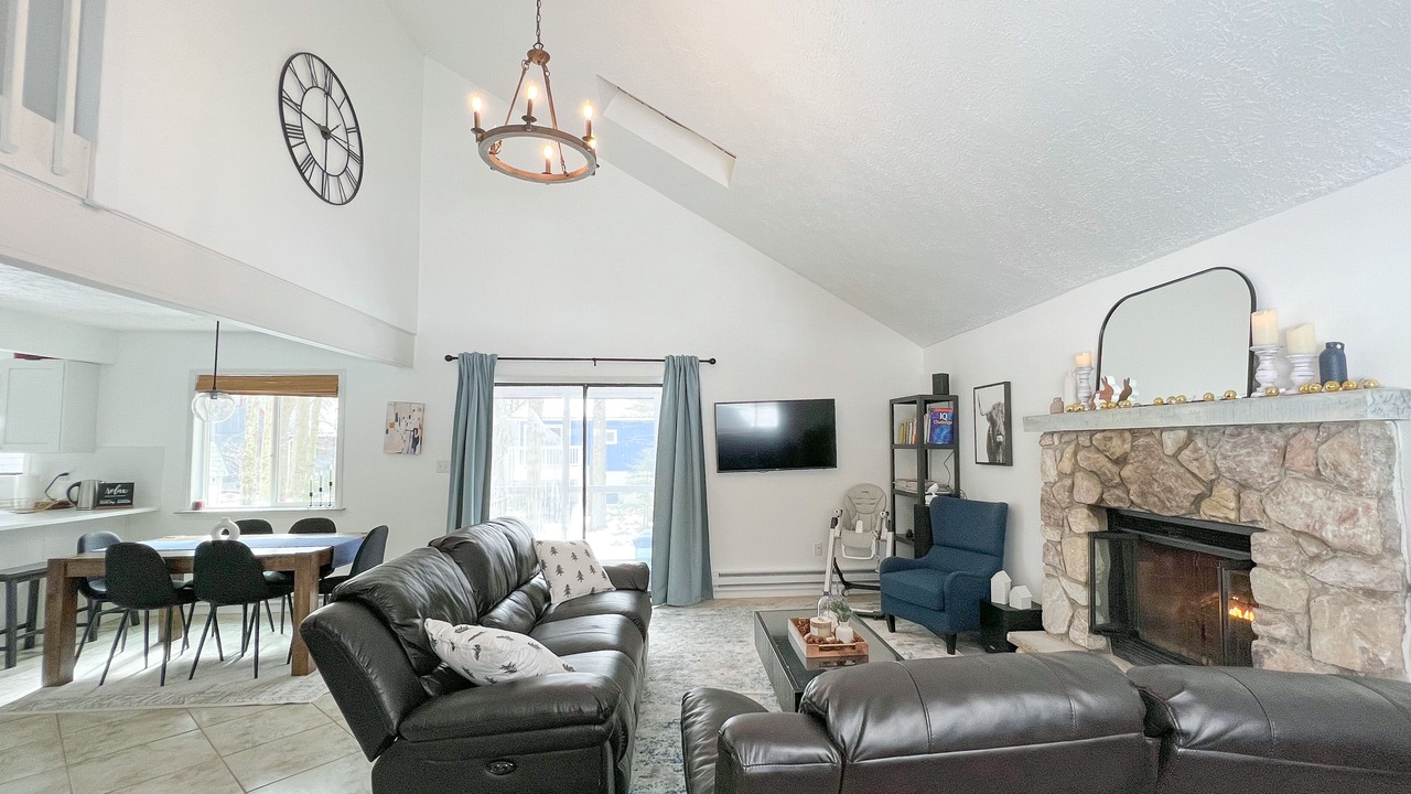 Photo of Livingroom in Tobyhanna