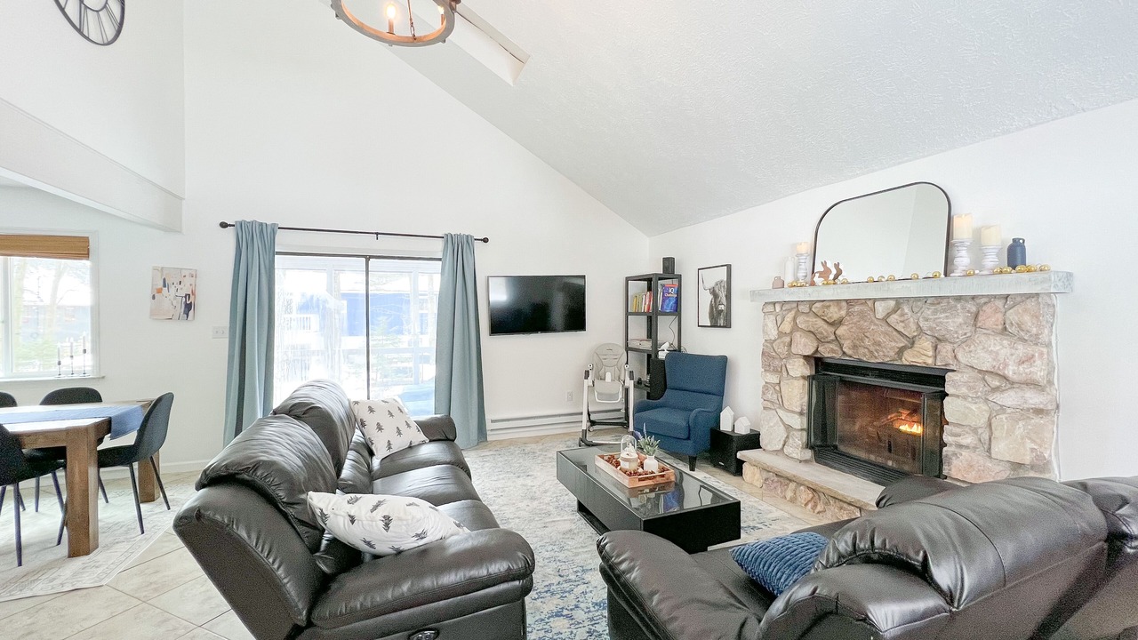 Photo of Livingroom in Tobyhanna
