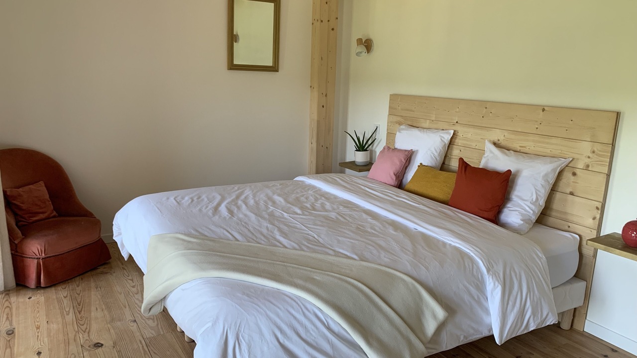 Photo of Bedroom in Monjoi