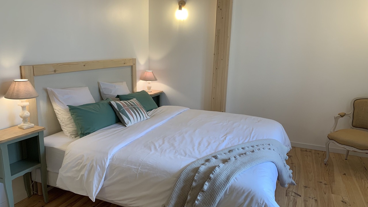 Photo of Bedroom in Monjoi