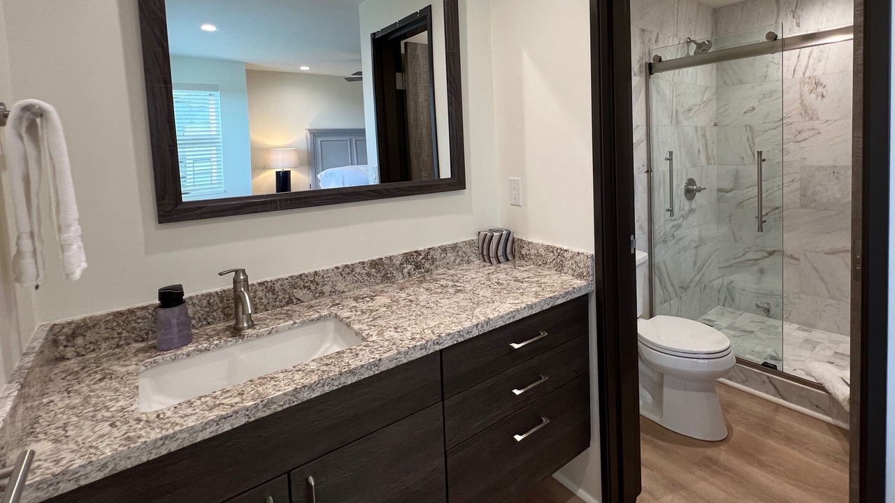 Photo of Bathroom in Moanalua