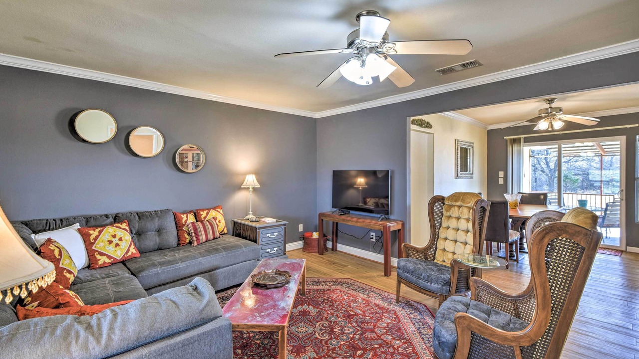 Photo of Bedroom in Ellis County