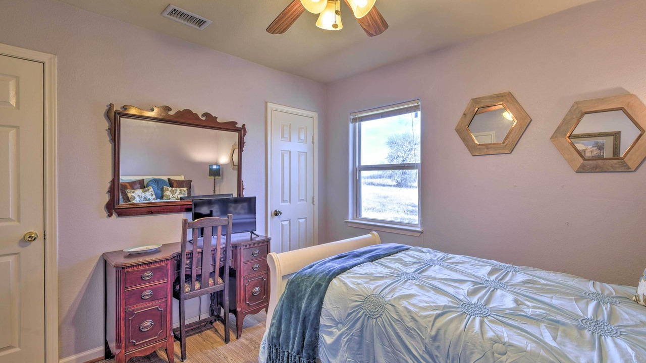 Photo of Bedroom in Ellis County