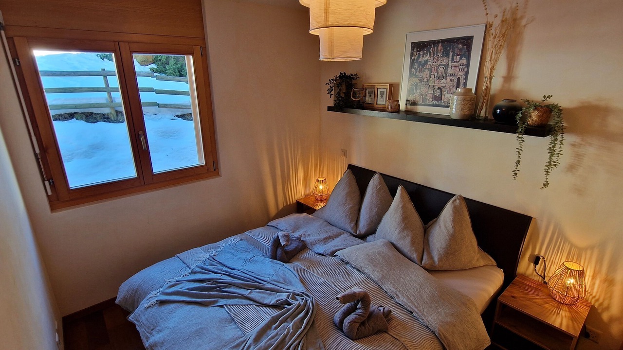 Photo of Bedroom in Lens