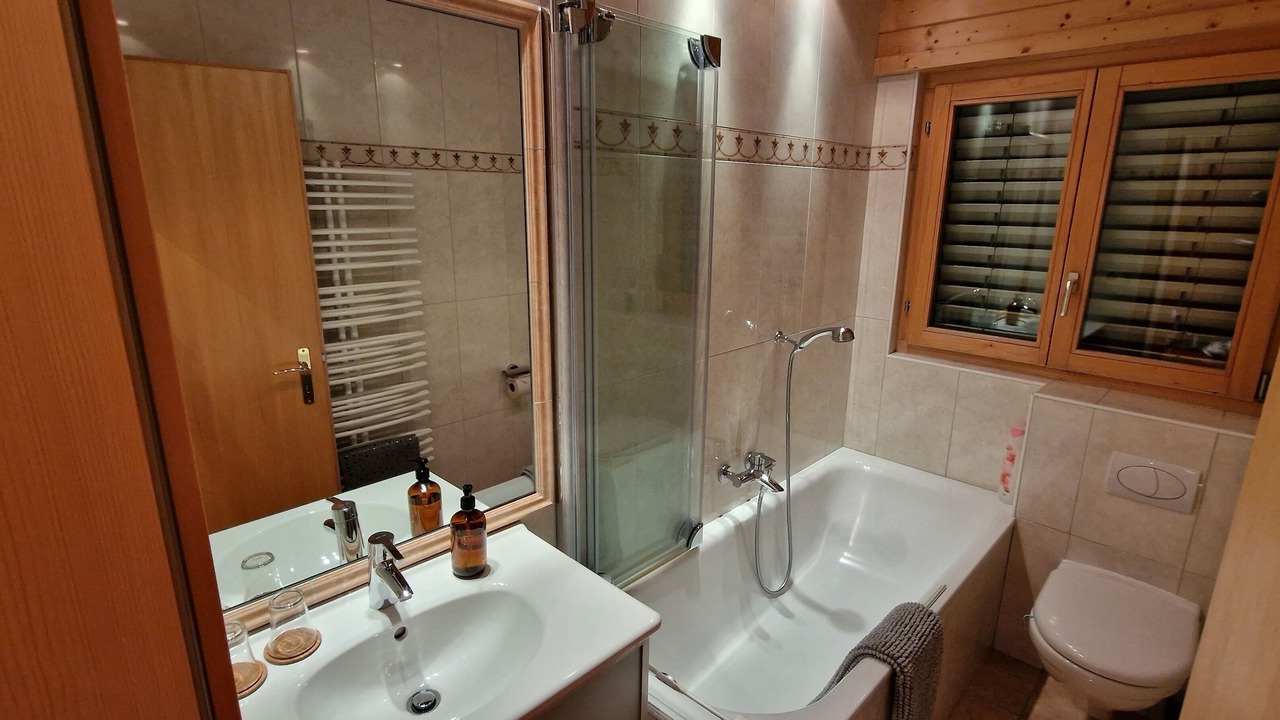 Photo of Bathroom in Lens
