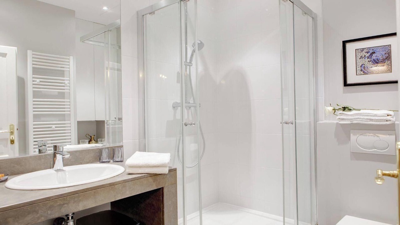 Photo of Bathroom in Saint-Merri