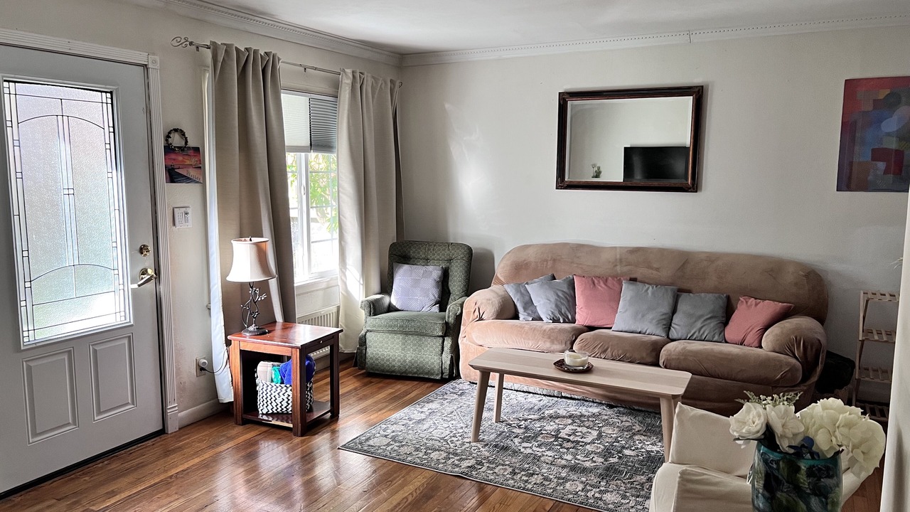 Photo of Livingroom in Shoreline