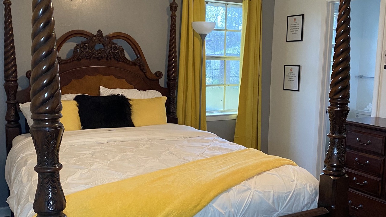 Photo of Bedroom in Midtown