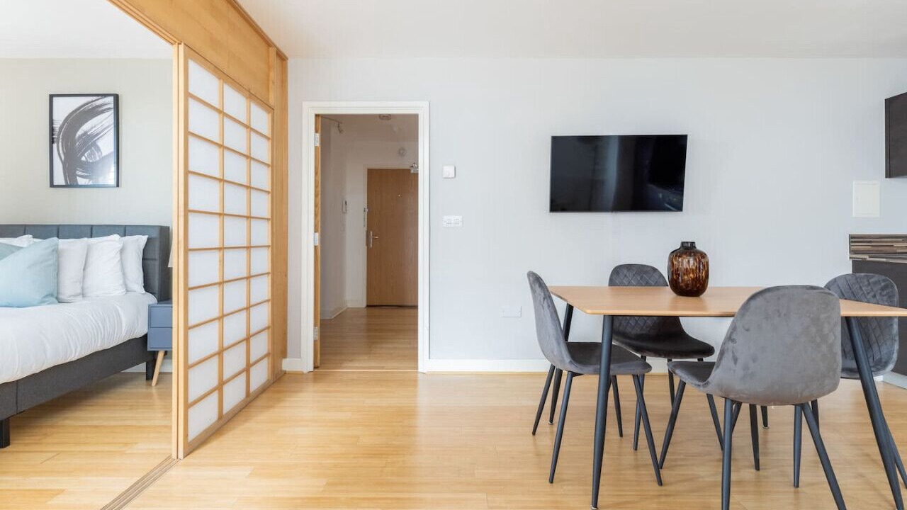 Photo of Others in De Beauvoir