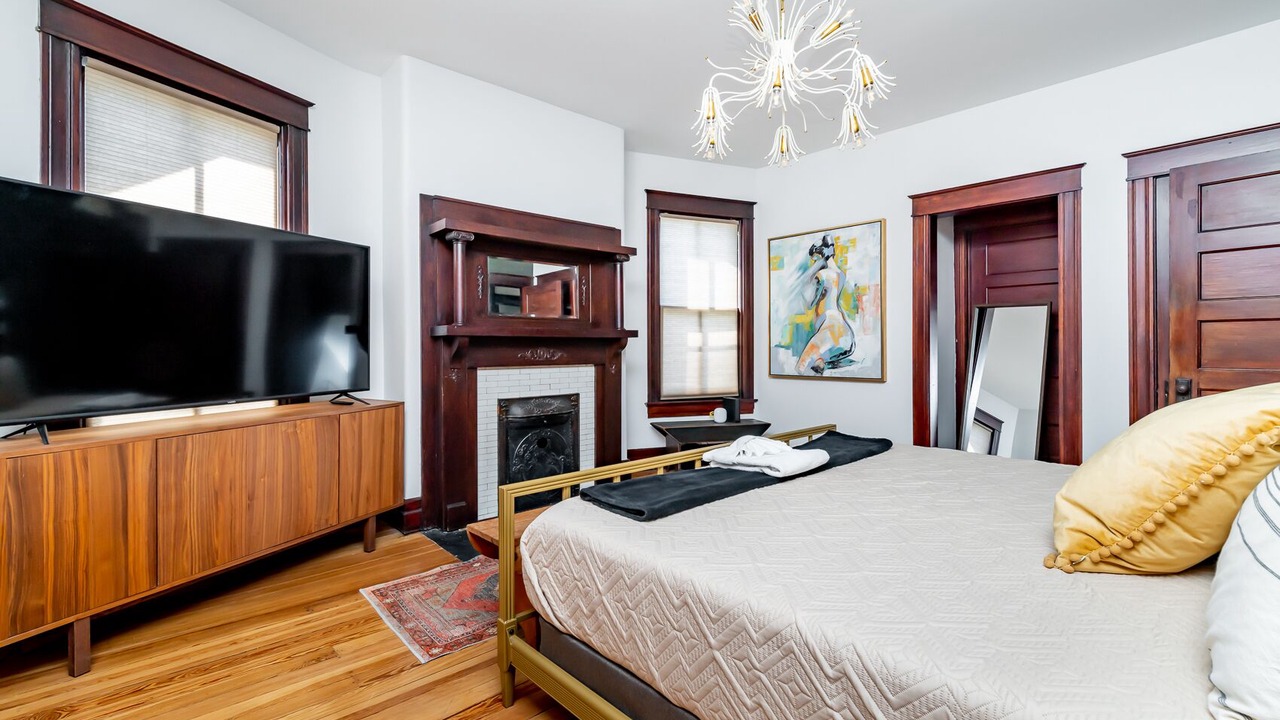 Photo of Livingroom in Cherokee Triangle
