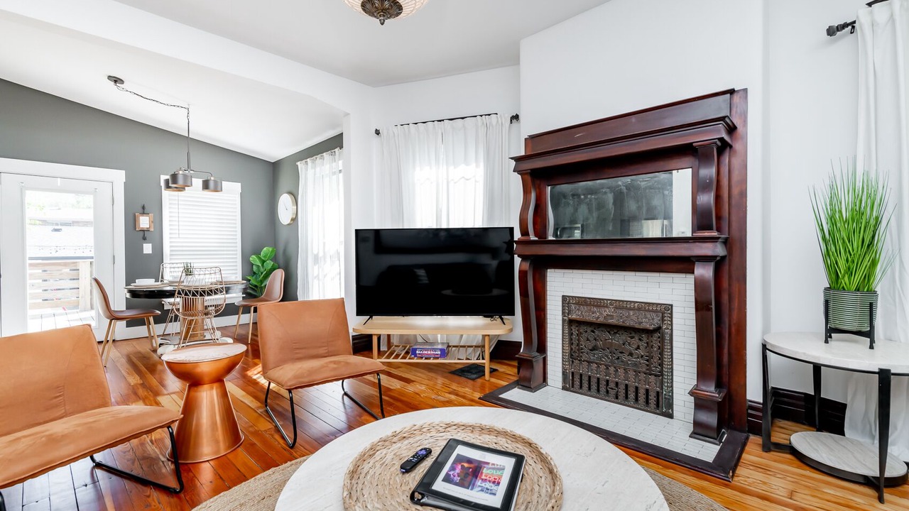 Photo of Bedroom in Cherokee Triangle