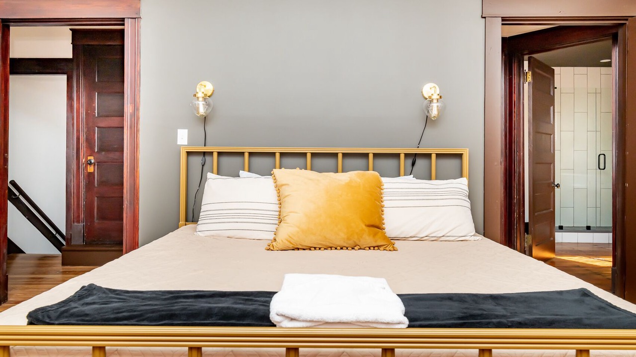 Photo of Bedroom in Cherokee Triangle