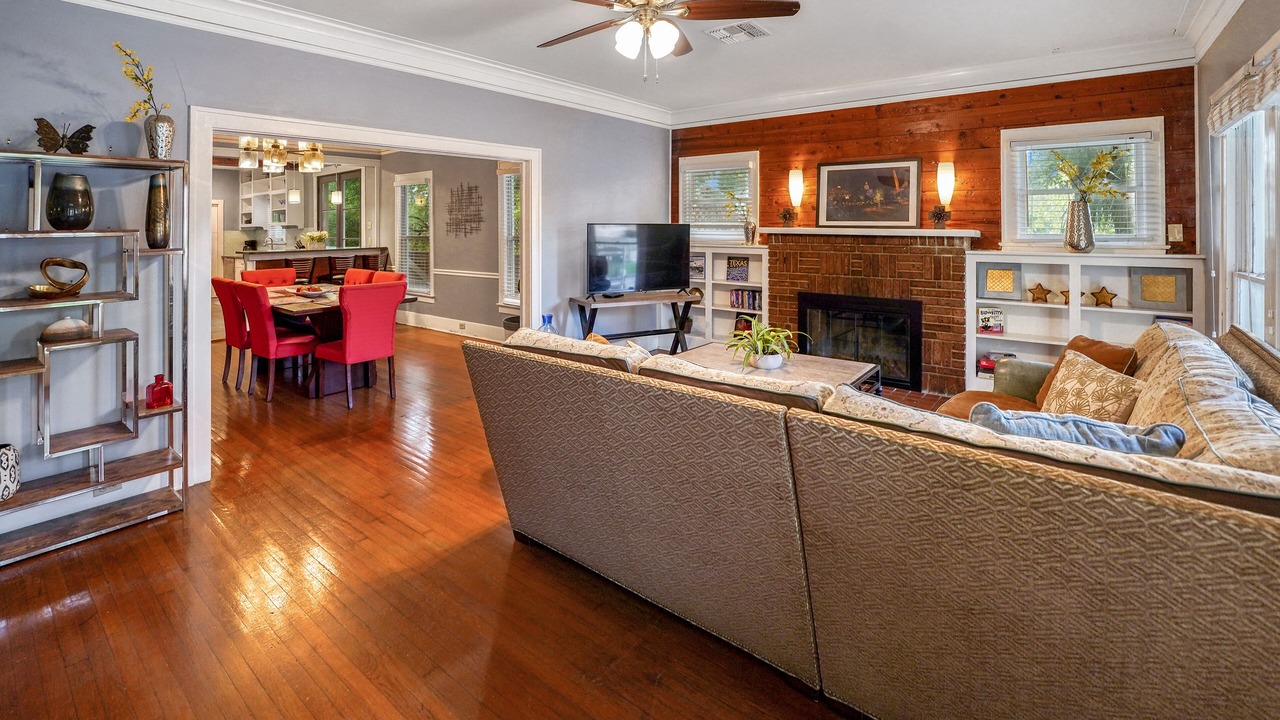 Photo of Livingroom in Government Hill