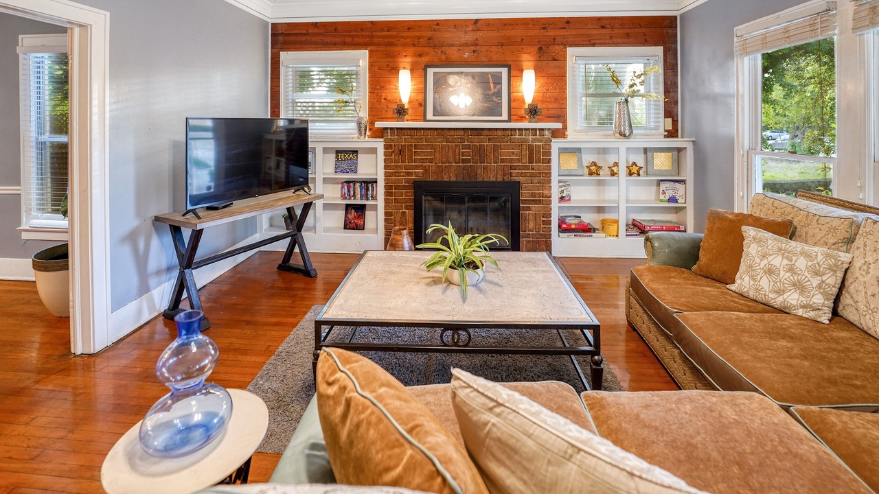 Photo of Livingroom in Government Hill