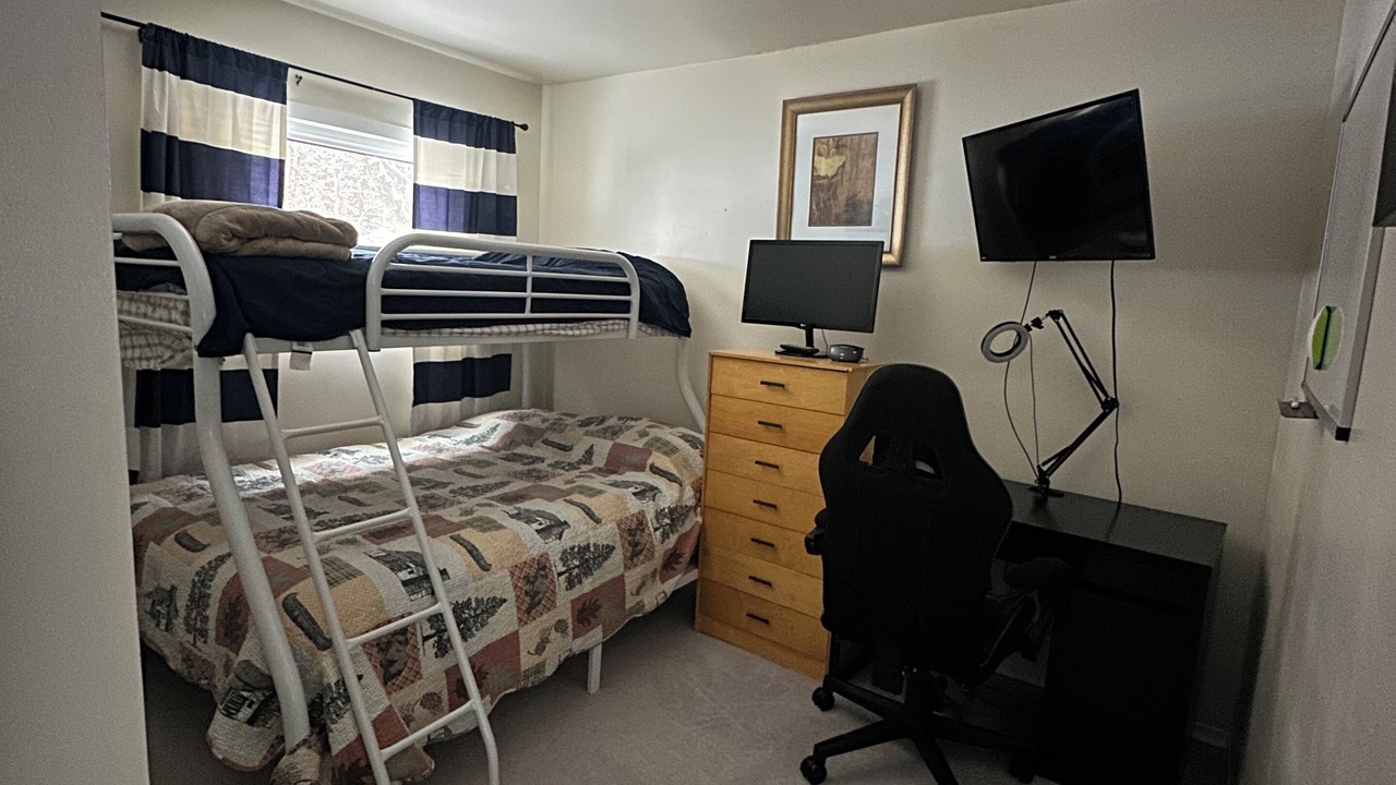Photo of Bedroom in Gimli