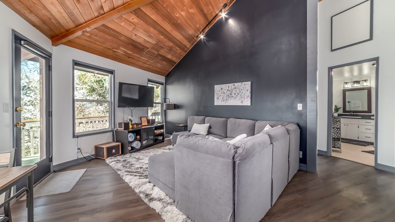 Photo of Livingroom in Southeast Eugene