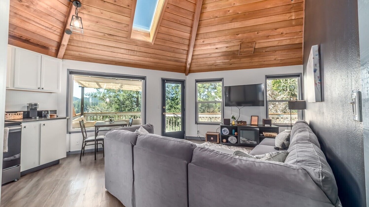 Photo of Livingroom in Southeast Eugene