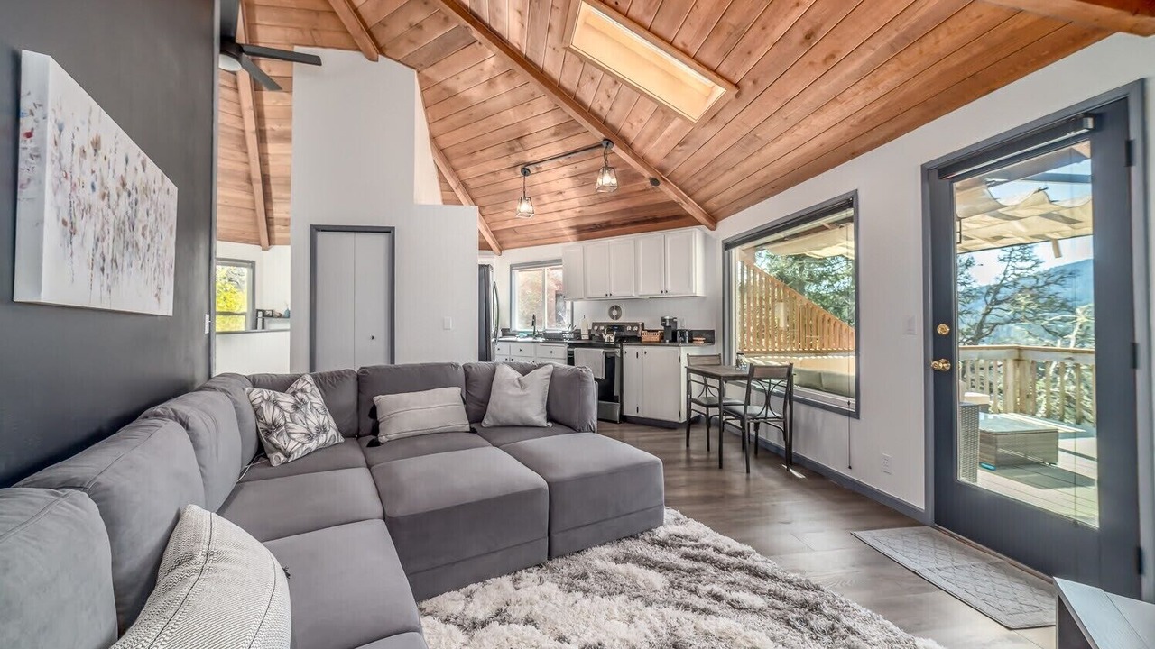 Photo of Livingroom in Southeast Eugene