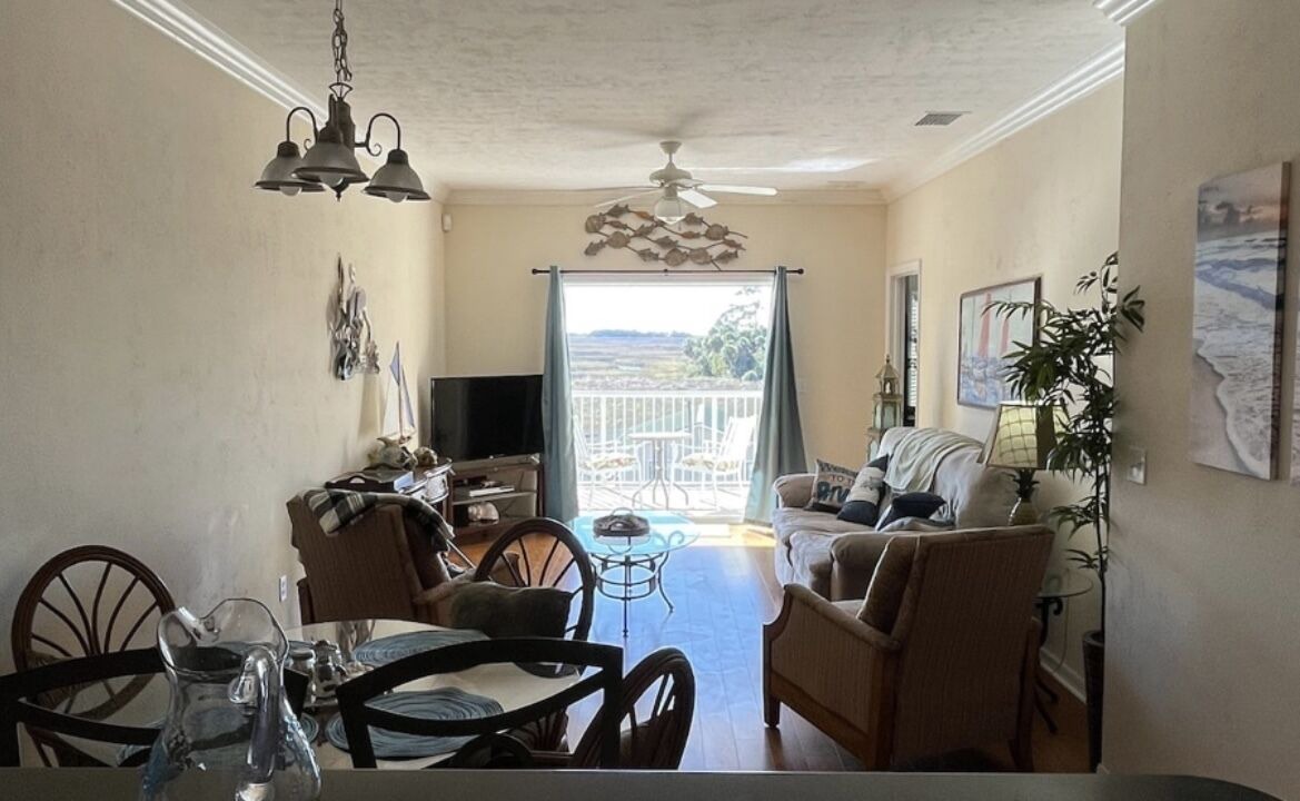 Photo of Livingroom in Suwannee