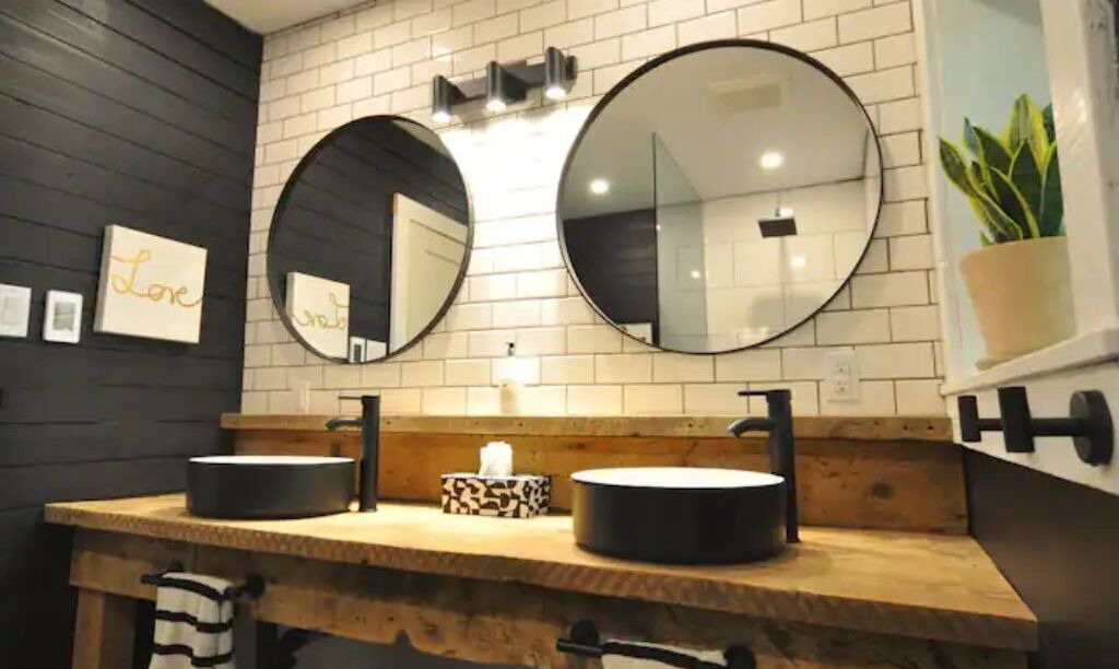 Photo of Bathroom in Niagara Falls